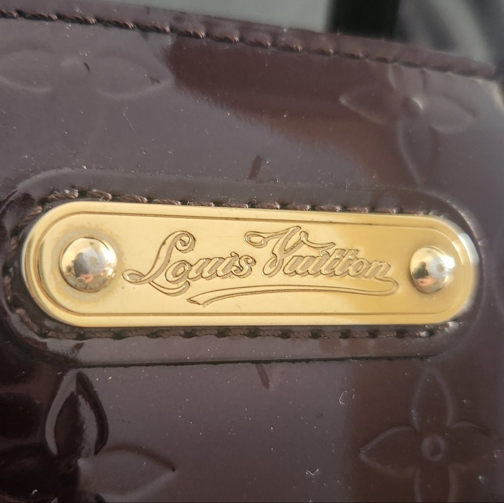 Louis Vuitton Amarante Monogram Vernis Wilshire PM Handbag - Picture 4 of 10